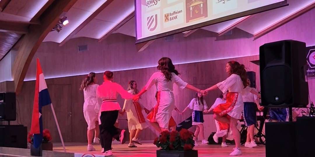 ZAJEDNO 15 GODINA: Cro Zillertal iz Tirola svečano obilježio veliki jubilej, u goste im došli folkloraši iz Augsburga Cro Zillertal iz Tirola svečano obilježio veliki jubilej / Foto: Fenix (MR)