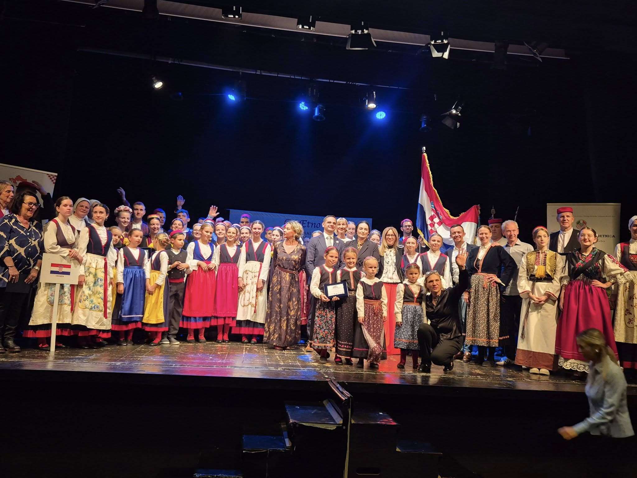 NARAV NAŠEG NARODA U SRCU RIMA: Hrvati pamte, čuvaju i pripovijedaju istinu o ljudima i mjestima od kojih su potekli NARAV NAŠEG NARODA U SRCU RIMA: Hrvati pamte, čuvaju i pripovijedaju istinu o ljudima i mjestima od kojih su potekli