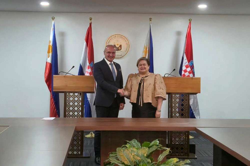 Gordan Grlič Radman i filipinska ministrica vanjskih poslova Theresa Lazaro / Foto: Hina