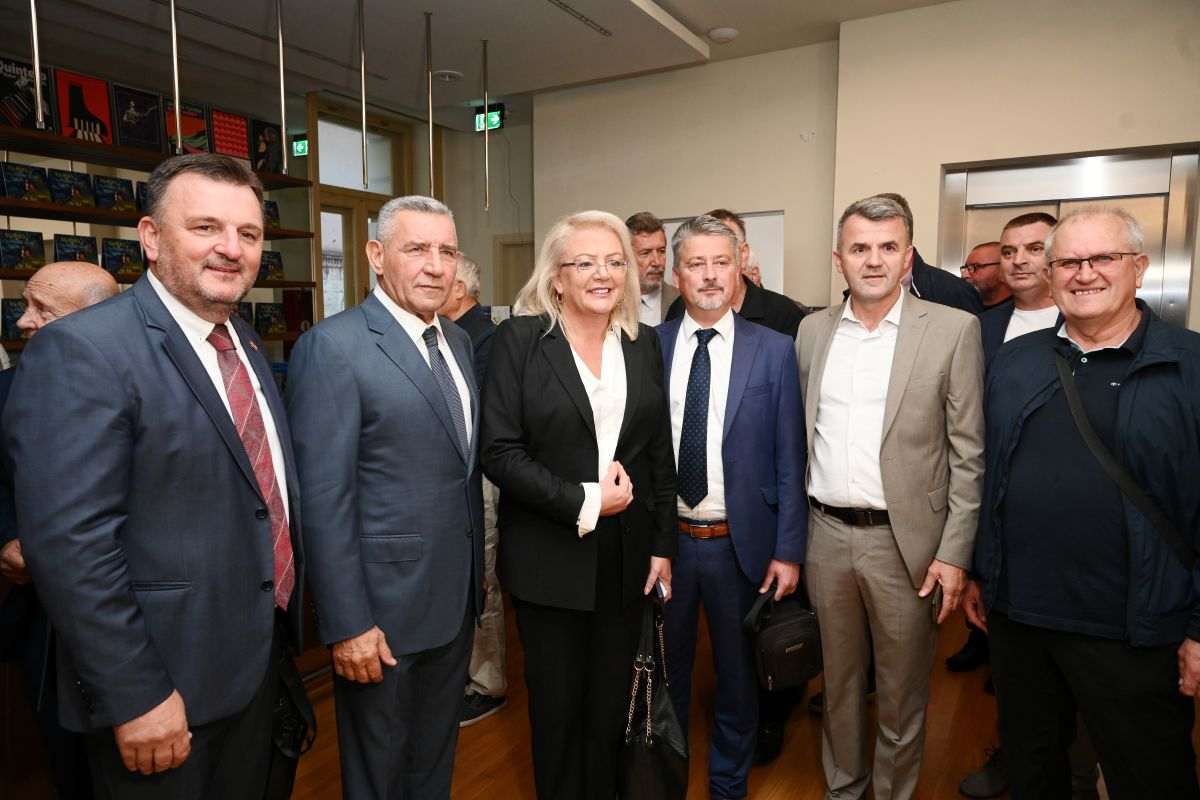 30. OBLJETNICA 'JUŽNOG POTEZA', GOTOVINA ODRŽAO GOVOR: Ovom vojnom operacijom porazili smo politički projekt srpske okupacije 30. OBLJETNICA 'JUŽNOG POTEZA', GOTOVINA ODRŽAO GOVOR: Ovom vojnom operacijom porazili smo politički projekt srpske okupacije