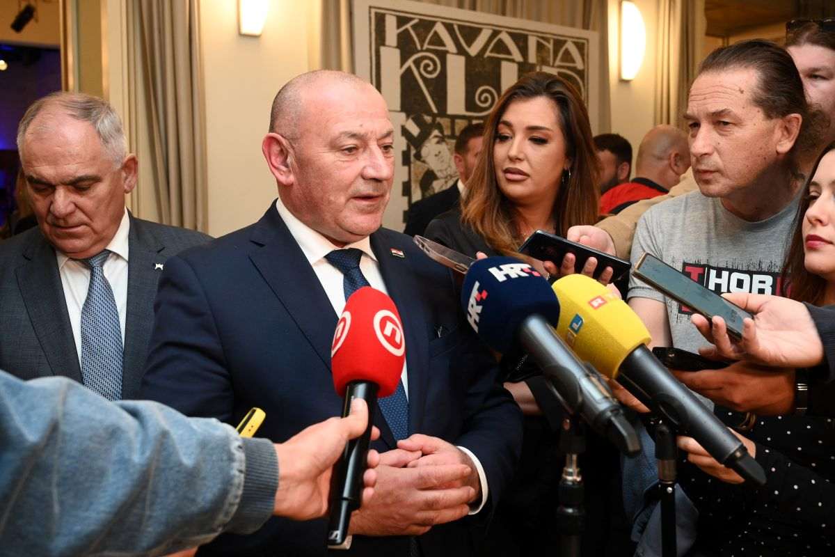 30. OBLJETNICA 'JUŽNOG POTEZA', GOTOVINA ODRŽAO GOVOR: Ovom vojnom operacijom porazili smo politički projekt srpske okupacije 30. OBLJETNICA 'JUŽNOG POTEZA', GOTOVINA ODRŽAO GOVOR: Ovom vojnom operacijom porazili smo politički projekt srpske okupacije