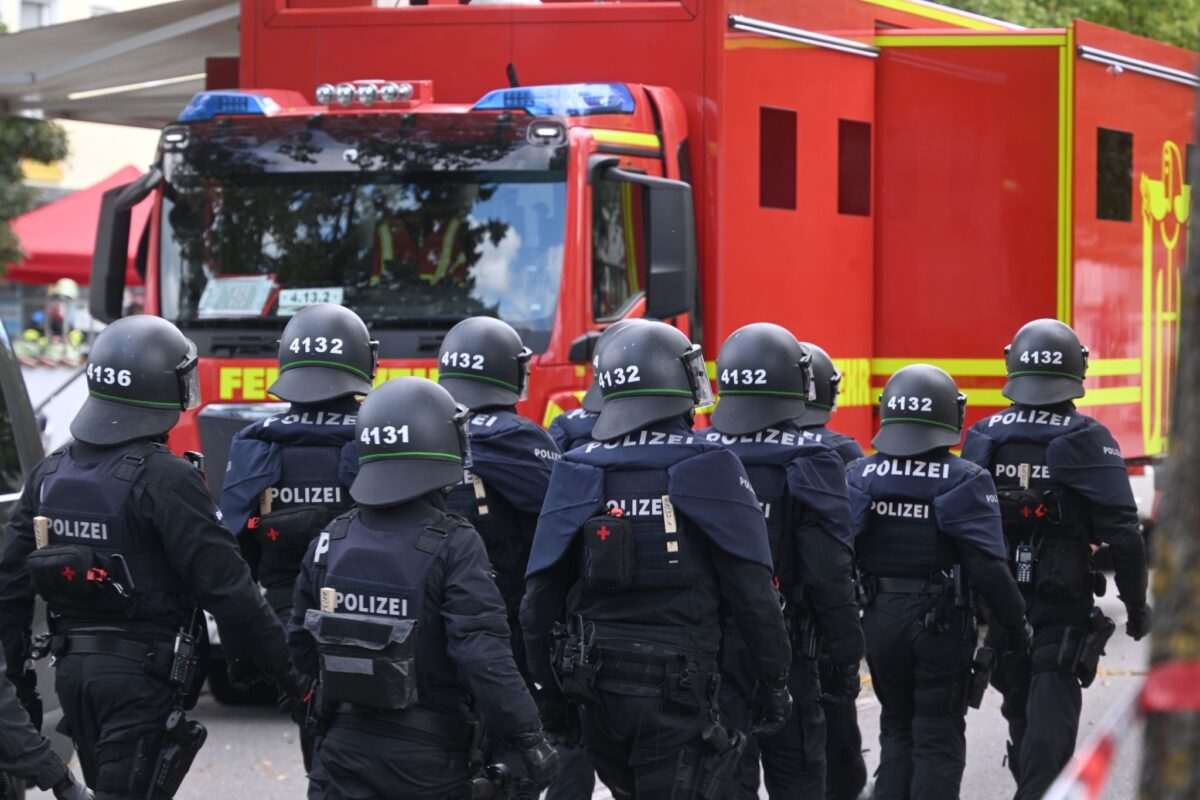 Policija i vatrogasci/ Foto: Felix Hörhager/dpa