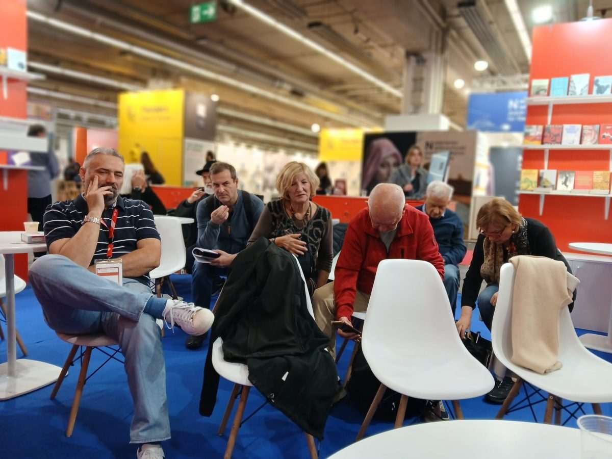 ISKRENA ISPOVIJEST: Nijedan bivši hrvatski svećenik dosad nije tako otvoreno progovorio o ljubavi prema ženi Hrvatski štand na Sajmu knjiga u Frankfurtu / Foto: Fenix (JČ)