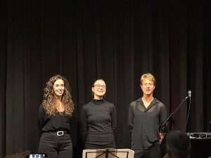 ČAKAVŠTINA U BEČU: Stihove predstavila pjesnikinja Evelina Rudan, a Trio gradišćanskih Hrvata svoj glazbeni pristup jeziku i tradiciji ČAKAVŠTINA U BEČU: Stihove predstavila pjesnikinja Evelina Rudan, a Trio gradišćanskih Hrvata svoj glazbeni pristup jeziku i tradiciji