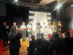 Glumački ansambl i vodstvo kazališta „Novi život“ / Foto: Fenix (Perica Mijić)