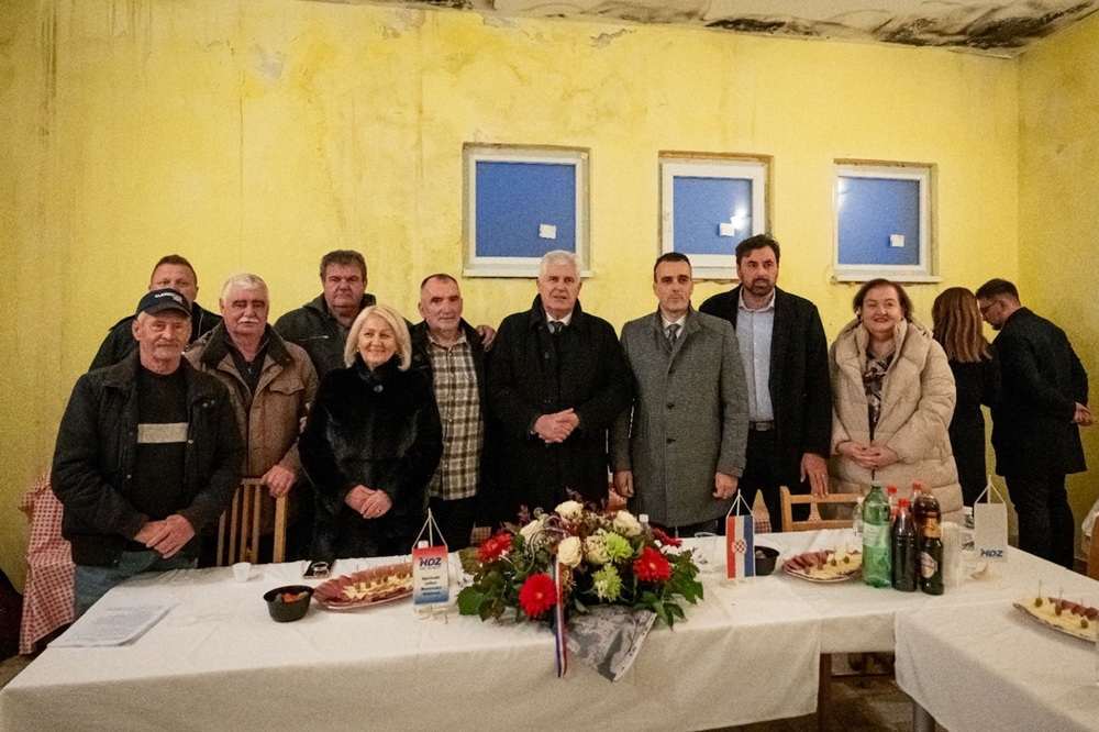 Izaslanstvo HDZ-a BiH U Bosanskom Grahovu / Foto: HDZ BiH