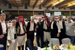 PRVA KUPREŠKA NOĆ U FRANKFURTU: Sanjam Stožer i cvjetna polja Kupresa… u pjesmi i srcima iseljenih Kuprešaka PRVA KUPREŠKA NOĆ U FRANKFURTU: Sanjam Stožer i cvjetna polja Kupresa… u pjesmi i srcima iseljenih Kuprešaka