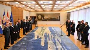 POSMRTNO ODLIČJE GENERALU ANTI ROSI: Predsjednik Milanović posmrtno je Veleredom Petra Krešimira IV. s lentom i Danicom odlikovao prvog hrvatskog generala zbora