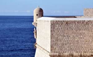 (FOTO) DUBROVNIK: Dubrovačke zidine, duljine 1940 metara, od početka godine obišlo 820 tisuća posjetitelja (FOTO) DUBROVNIK: Dubrovačke zidine, duljine 1940 metara, od početka godine obišlo 820 tisuća posjetitelja