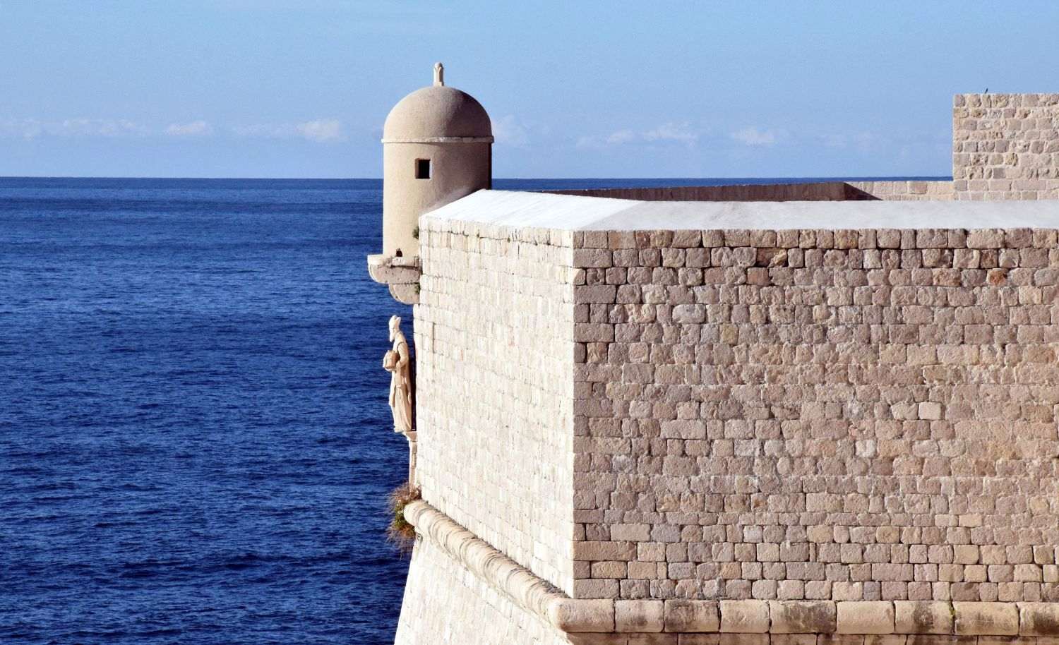 (FOTO) DUBROVNIK: Dubrovačke zidine, duljine 1940 metara, od početka godine obišlo 820 tisuća posjetitelja (FOTO) DUBROVNIK: Dubrovačke zidine, duljine 1940 metara, od početka godine obišlo 820 tisuća posjetitelja