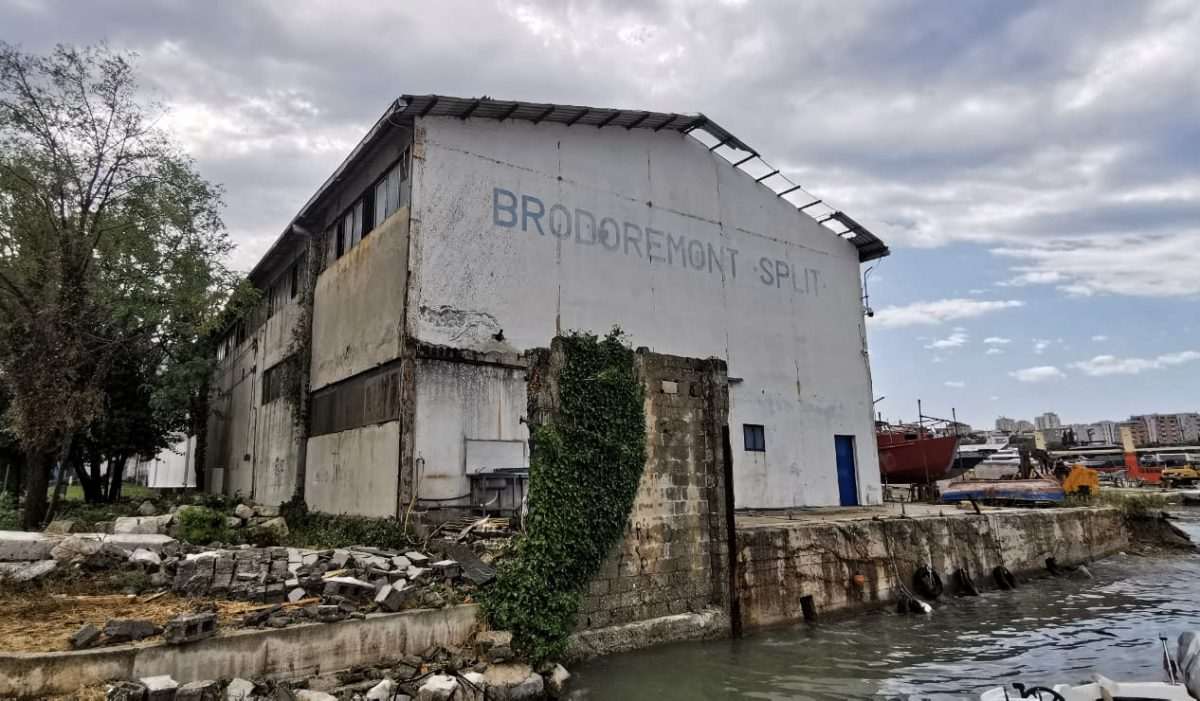 bog azbesta ljudi i dalje obolijevaju; područje nije dekontaminirano / Foto: Hina