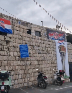 DUBROVNIK: Kapelica u hrvatskim bojama i simbolom Vukovara