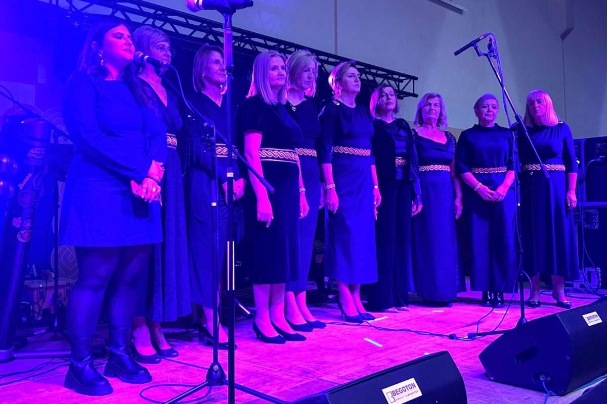 PRVA KUPREŠKA NOĆ U FRANKFURTU: Sanjam Stožer i cvjetna polja Kupresa… u pjesmi i srcima iseljenih Kuprešaka PRVA KUPREŠKA NOĆ U FRANKFURTU: Sanjam Stožer i cvjetna polja Kupresa… u pjesmi i srcima iseljenih Kuprešaka