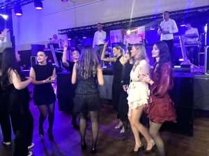 PRVA KUPREŠKA NOĆ U FRANKFURTU: Sanjam Stožer i cvjetna polja Kupresa… u pjesmi i srcima iseljenih Kuprešaka PRVA KUPREŠKA NOĆ U FRANKFURTU: Sanjam Stožer i cvjetna polja Kupresa… u pjesmi i srcima iseljenih Kuprešaka