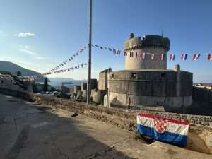 DUBROVNIK: Kapelica u hrvatskim bojama i simbolom Vukovara