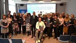 MINISTARSTVO DEMOGRAFIJE I USELJENIŠTVA: Potpisano 49 ugovora vrijednosti 1.243.429,80 eura namijenjenih podršci roditeljstvu za 2025. godinu