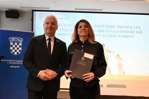 MINISTARSTVO DEMOGRAFIJE I USELJENIŠTVA: Potpisano 49 ugovora vrijednosti 1.243.429,80 eura namijenjenih podršci roditeljstvu za 2025. godinu