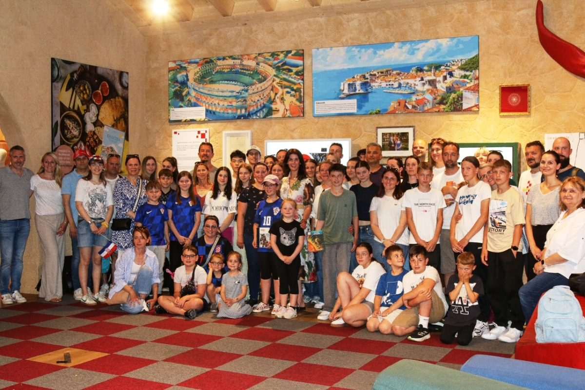 Miriam Mack s ucenicima i obiteljima iz regije Stuttgart / Foto: Fenix (AKD)