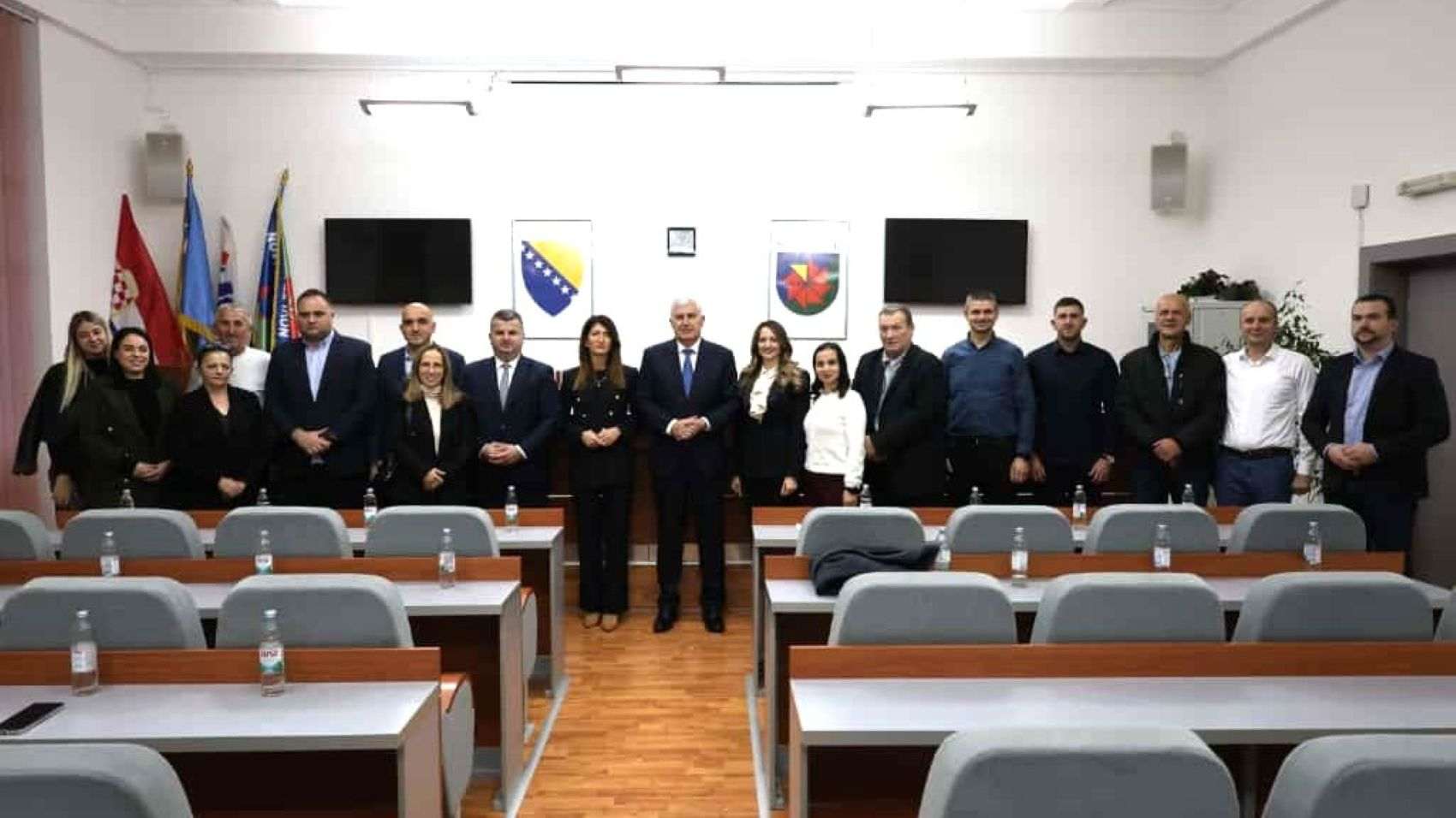 ČELNICI HDZ-a BiH U BUGOJNU I NOVOM TRAVNIKU: Posjet Župi sv. Ante Padovanskog u Bugojnu i Župi Uzašašća Gospodinova u Novom Travniku ČELNICI HDZ-a BiH U BUGOJNU I NOVOM TRAVNIKU: Posjet Župi sv. Ante Padovanskog u Bugojnu i Župi Uzašašća Gospodinova u Novom Travniku