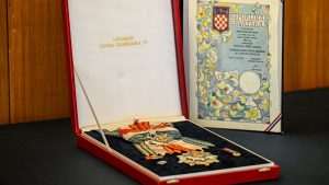 POSMRTNO ODLIČJE GENERALU ANTI ROSI: Predsjednik Milanović posmrtno je Veleredom Petra Krešimira IV. s lentom i Danicom odlikovao prvog hrvatskog generala zbora