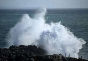 OLUJA CLAUDIA UZROKUJE PUSTOŠ: Ekstremno nevrijeme u Portugalu, izvanredno stanje u Južnom Walesu OLUJA CLAUDIA UZROKUJE PUSTOŠ: Ekstremno nevrijeme u Portugalu, izvanredno stanje u Južnom Walesu