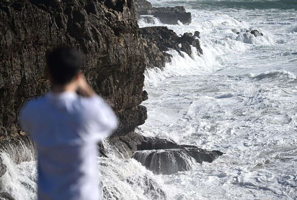 OLUJA CLAUDIA UZROKUJE PUSTOŠ: Ekstremno nevrijeme u Portugalu, izvanredno stanje u Južnom Walesu OLUJA CLAUDIA UZROKUJE PUSTOŠ: Ekstremno nevrijeme u Portugalu, izvanredno stanje u Južnom Walesu