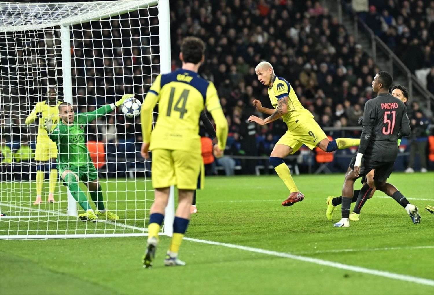 LIGA PRVAKA: Debakl Eintrachta u Frankfurtu, Arsenal s 3:1 savladao Bayern, PSG slavio u Parizu, PSV u Liverpoolu LIGA PRVAKA: Debakl Eintrachta u Frankfurtu, Arsenal s 3:1 savladao Bayern, PSG slavio u Parizu, PSV u Liverpoolu