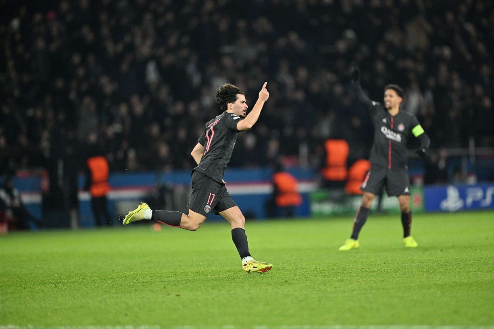 LIGA PRVAKA: Debakl Eintrachta u Frankfurtu, Arsenal s 3:1 savladao Bayern, PSG slavio u Parizu, PSV u Liverpoolu LIGA PRVAKA: Debakl Eintrachta u Frankfurtu, Arsenal s 3:1 savladao Bayern, PSG slavio u Parizu, PSV u Liverpoolu