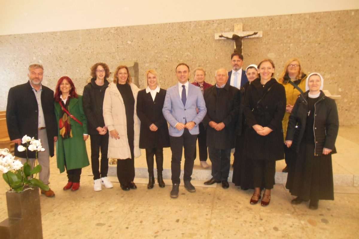 HRVATSKO-NJEMAČKO SLAVLJE U POINGU: Dvojica hrvatskih biskupa na trostruko slavlje u crkvi Bl. Ruperta Mayera HRVATSKO-NJEMAČKO SLAVLJE U POINGU: Dvojica hrvatskih biskupa na trostruko slavlje u crkvi Bl. Ruperta Mayera