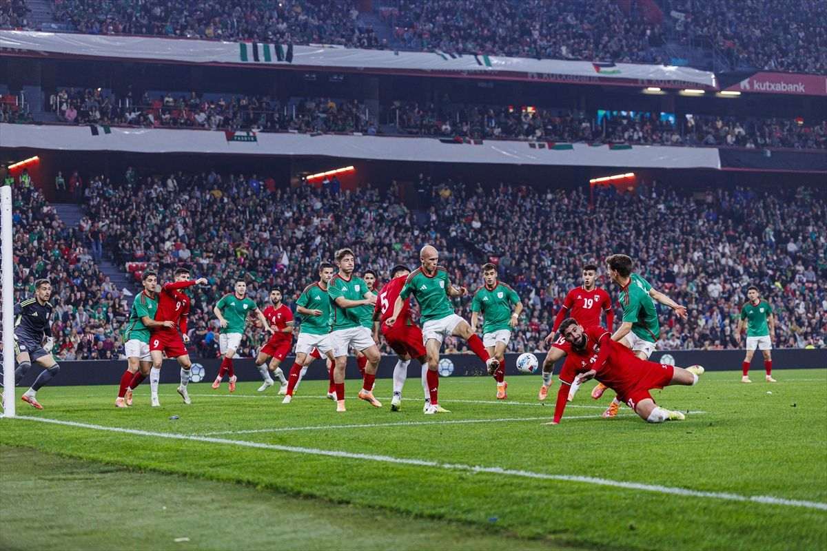 SPORT I POLITIKA U SRCU BASKIJE: U Bilbau odigrana prijateljska utakmica Baskije i Palestine SPORT I POLITIKA U SRCU BASKIJE: U Bilbau odigrana prijateljska utakmica Baskije i Palestine