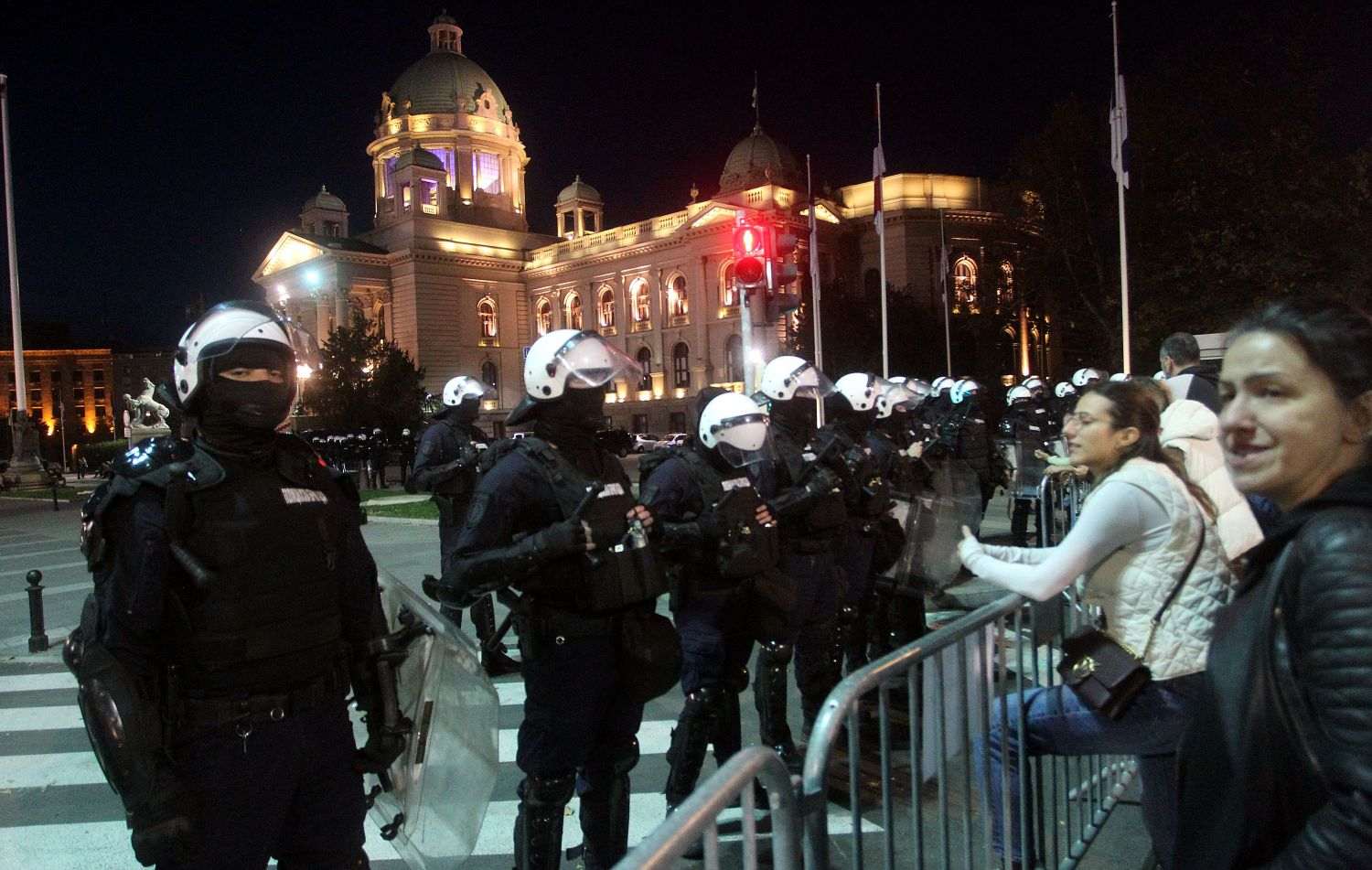 NAPETOSTI U SRBIJI, MAJKA POGINULOG MLADIĆA PORUČILA: Režim krije istinu o ubojstvu mog sina i 16 žrtava, neću više šutjeti