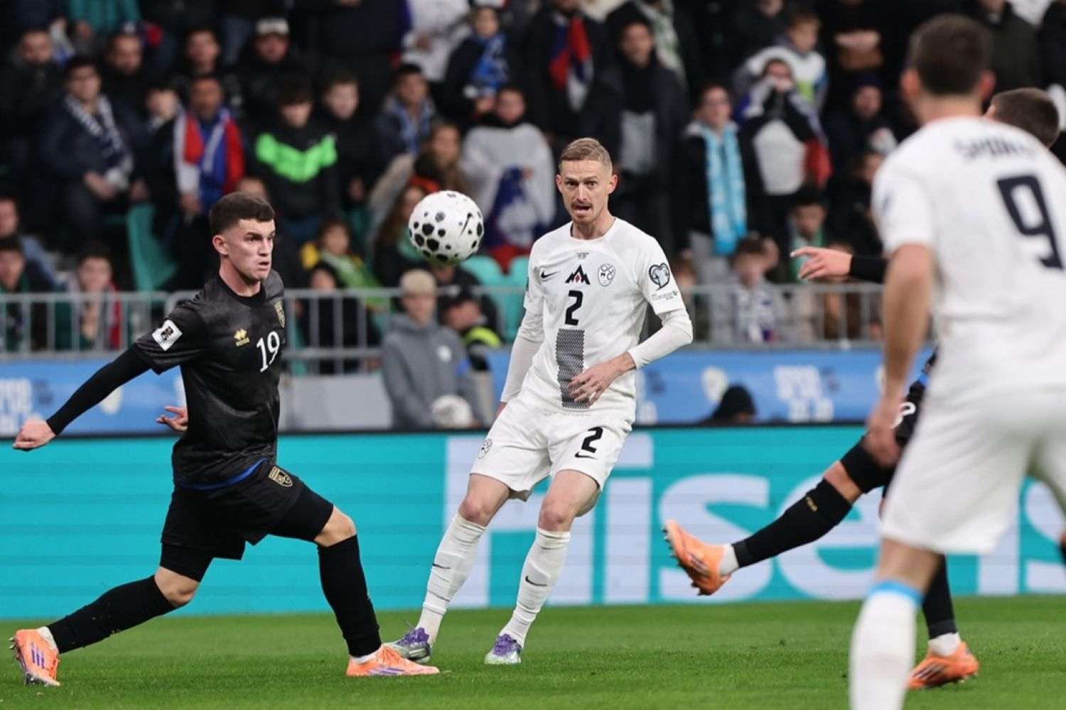 REZULTATI KVALIFIKACIJA ZA SP: Slovenija poražena od Kosova, BiH savladala Rumunjsku, Švicarska deklasirala Švedsku REZULTATI KVALIFIKACIJA ZA SP: Slovenija poražena od Kosova, BiH savladala Rumunjsku, Švicarska deklasirala Švedsku