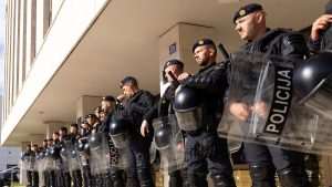 PORUKA S PROSVJEDA NA RIVI: Dosta je kriminalizacije onih koji su Hrvatsku stvarali i mladih koji je žele braniti istinom, ponosom i ljubavlju!