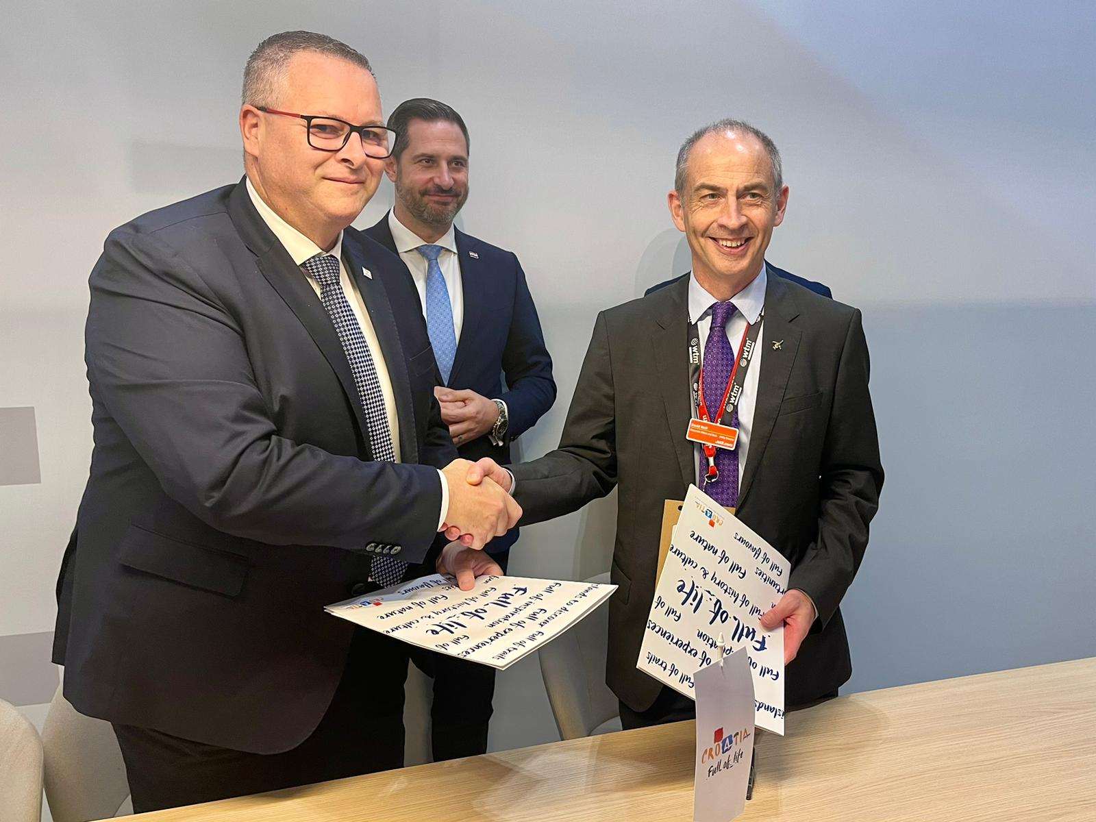 HTZ PREDSTAVLJA UKUPNU HRVATSKU TURISTIČKU PONUDU NA SAJMU WTM U LONDONU: Partneri za iduću godinu najavljuju proširenja programa za Hrvatsku HTZ predstavlja ukupnu hrvatsku turističku ponudu na sajmu WTM u Londonu / Foto: HTZ