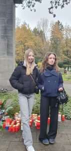 DAN SJEĆANJA: Učitelji hrvatske nastave u Hamburgu organizirali okupljanje u spomen na sve poginule i nestale hrvatske branitelje DAN SJEĆANJA: Učitelji hrvatske nastave u Hamburgu organizirali okupljanje u spomen na sve poginule i nestale hrvatske branitelje