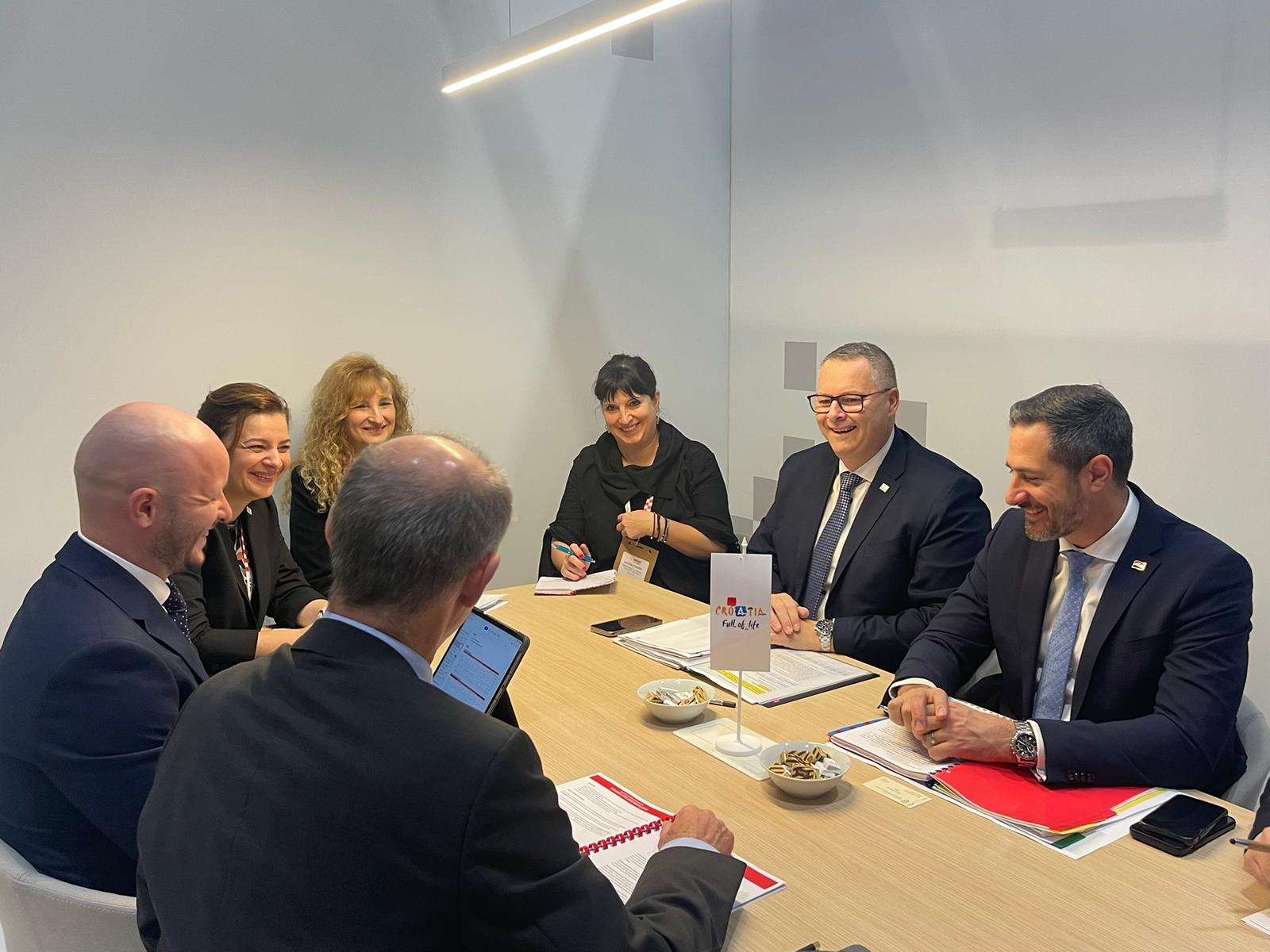 HTZ PREDSTAVLJA UKUPNU HRVATSKU TURISTIČKU PONUDU NA SAJMU WTM U LONDONU: Partneri za iduću godinu najavljuju proširenja programa za Hrvatsku HTZ predstavlja ukupnu hrvatsku turističku ponudu na sajmu WTM u Londonu / Foto: HTZ