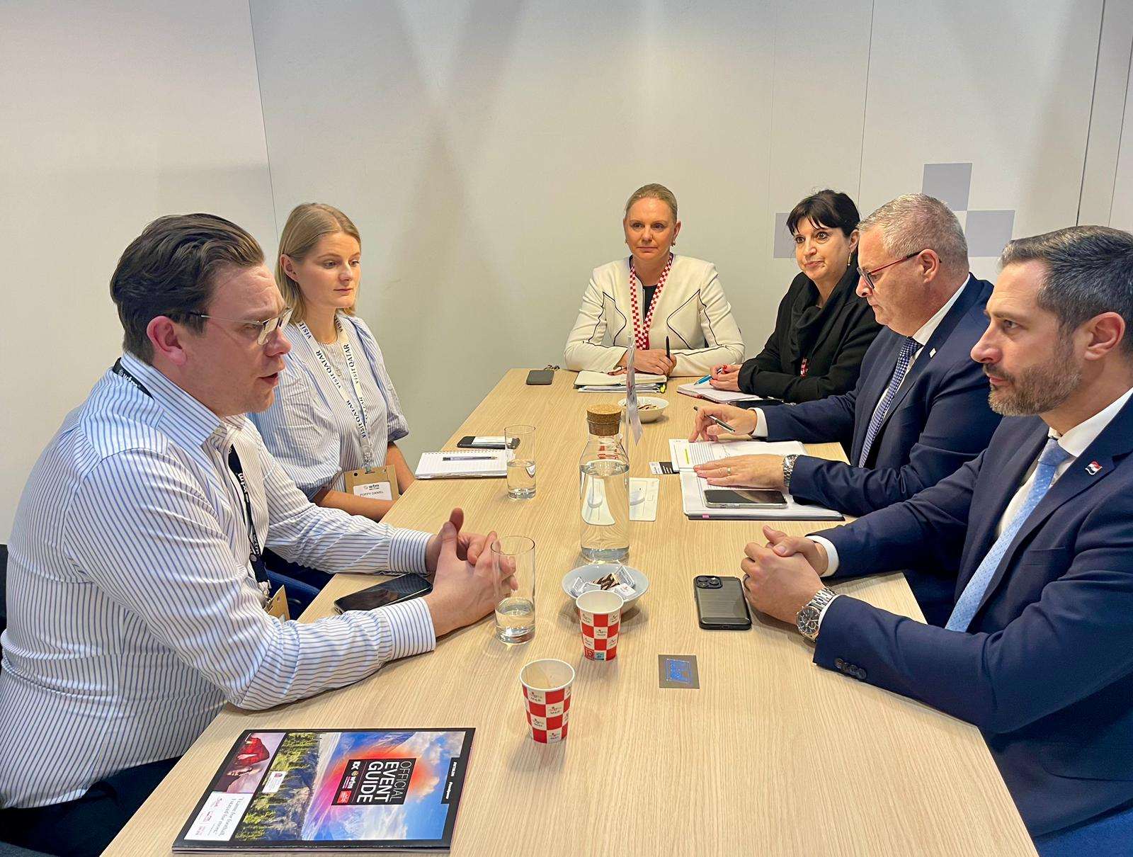 HTZ PREDSTAVLJA UKUPNU HRVATSKU TURISTIČKU PONUDU NA SAJMU WTM U LONDONU: Partneri za iduću godinu najavljuju proširenja programa za Hrvatsku HTZ predstavlja ukupnu hrvatsku turističku ponudu na sajmu WTM u Londonu / Foto: HTZ