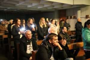 ANTONIO TKALEC U MAINZU: Pjesmom i pričom o obitelji, djetinjstvu, ocu i bratu stvorio večer koju će vjernici pamtiti Vjernici na koncertu Antonia Tkaleca u Mainzu / Foto: Fenix (MD)