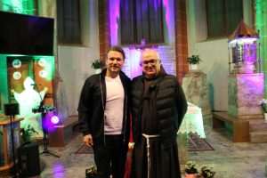 ANTONIO TKALEC U MAINZU: Pjesmom i pričom o obitelji, djetinjstvu, ocu i bratu stvorio večer koju će vjernici pamtiti ANTONIO TKALEC U MAINZU: Pjesmom i pričom o obitelji, djetinjstvu, ocu i bratu stvorio večer koju će vjernici pamtiti