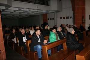 ANTONIO TKALEC U MAINZU: Pjesmom i pričom o obitelji, djetinjstvu, ocu i bratu stvorio večer koju će vjernici pamtiti ANTONIO TKALEC U MAINZU: Pjesmom i pričom o obitelji, djetinjstvu, ocu i bratu stvorio večer koju će vjernici pamtiti