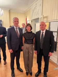 "BEHIND THE SKY": Sjećanje na nestale osobe iz Domovinskog rata u Washingtonu "BEHIND THE SKY": Sjećanje na nestale osobe iz Domovinskog rata u Washingtonu