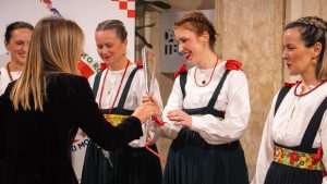 KLAPA CESARICE ODUŠEVILA RIM: Večer hrvatske tradicije u prestižnom Institutu Dante Alighieri Koncert klape Cesarice u Rimu / Foto: Fenix (MIC)