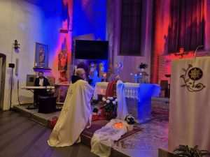 ANTONIO TKALEC U MAINZU: Pjesmom i pričom o obitelji, djetinjstvu, ocu i bratu stvorio večer koju će vjernici pamtiti Klanjanje Presvetom Oltarskom Sakramentu / Foto: Fenix (MD)