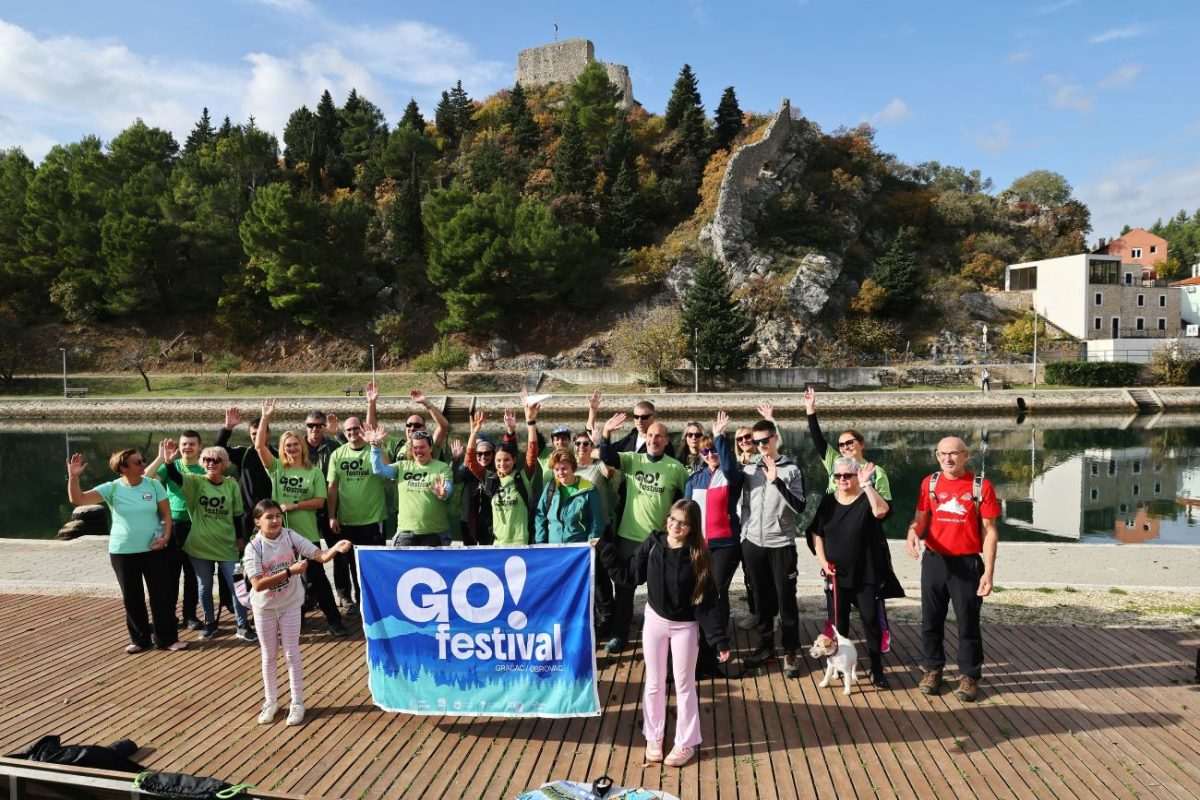 GO FESTIVAL POVEZAO OBROVAC I GRAČAC: Pješačke ture, špiljski svjetovi i kulturna otkrića na Južnom Velebitu Festival pokrenuo sudionike na upoznavanje prirodnih ljepota Gračaca i Obrovca / Foto: Fenix (Daniel Lacko)