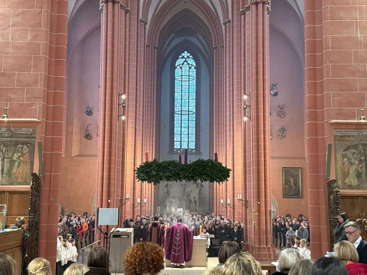 DUHOVNA OBNOVA U FRANKFURTU: Fra Goran Azinović potaknuo vjernike na pripravu za došašće DUHOVNA OBNOVA U FRANKFURTU: Fra Goran Azinović potaknuo vjernike na pripravu za došašće