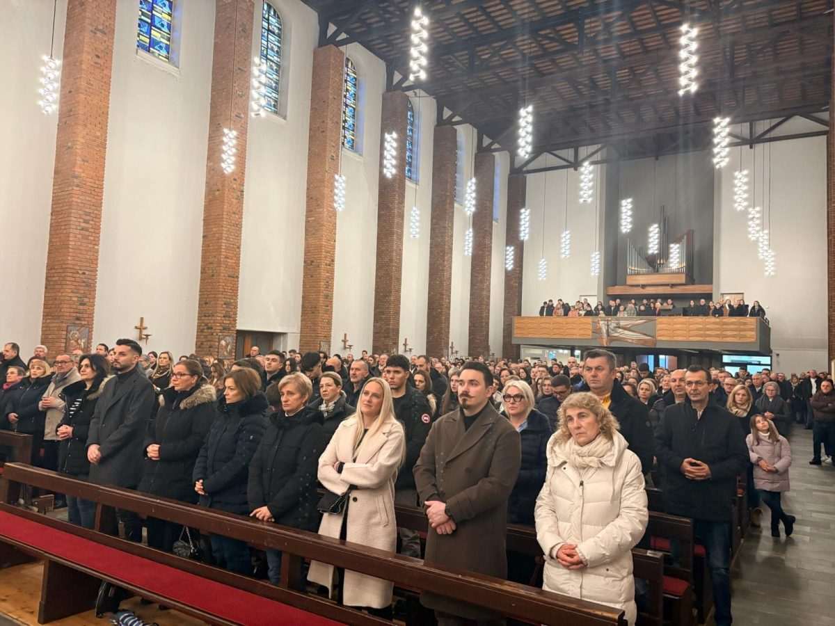 DUHOVNA OBNOVA U FRANKFURTU: Fra Goran Azinović potaknuo vjernike na pripravu za došašće DUHOVNA OBNOVA U FRANKFURTU: Fra Goran Azinović potaknuo vjernike na pripravu za došašće