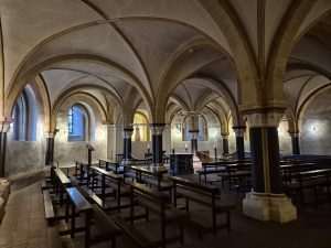 U GRADU NA RIJECI MOSEL: Najstarija biskupska crkva u Njemačkoj čuva svetu haljinu o kojoj piše Evanđelje po Ivanu U istočnoj kripti u katedrali se čuva relikvija "Glava sv. Helene" / Foto: Fenix (LD)