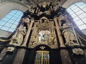 U GRADU NA RIJECI MOSEL: Najstarija biskupska crkva u Njemačkoj čuva svetu haljinu o kojoj piše Evanđelje po Ivanu Ovdje se čuva Kristova haljina / Foto: Fenxi (LD)