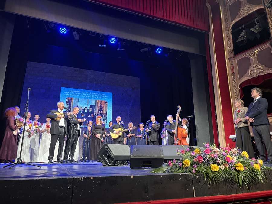DUBROVNIK PJESMOM ZAGRLIO HRVATE CRNE GORE: Humanitarna večer zajedništva i baštine Klape pjevale za Hrvate Crne Gore / Foto: Fenix( Maja Mozara)