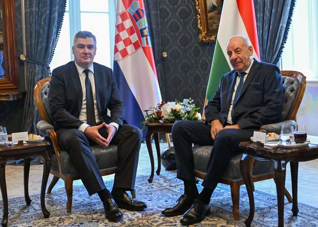 MILANOVIĆ U BUDIMPEŠTI: Hrvatska „navija da Mađarskoj bude dobro i da bude ekonomski stabilna i uspješna” MILANOVIĆ U BUDIMPEŠTI: Hrvatska „navija da Mađarskoj bude dobro i da bude ekonomski stabilna i uspješna”